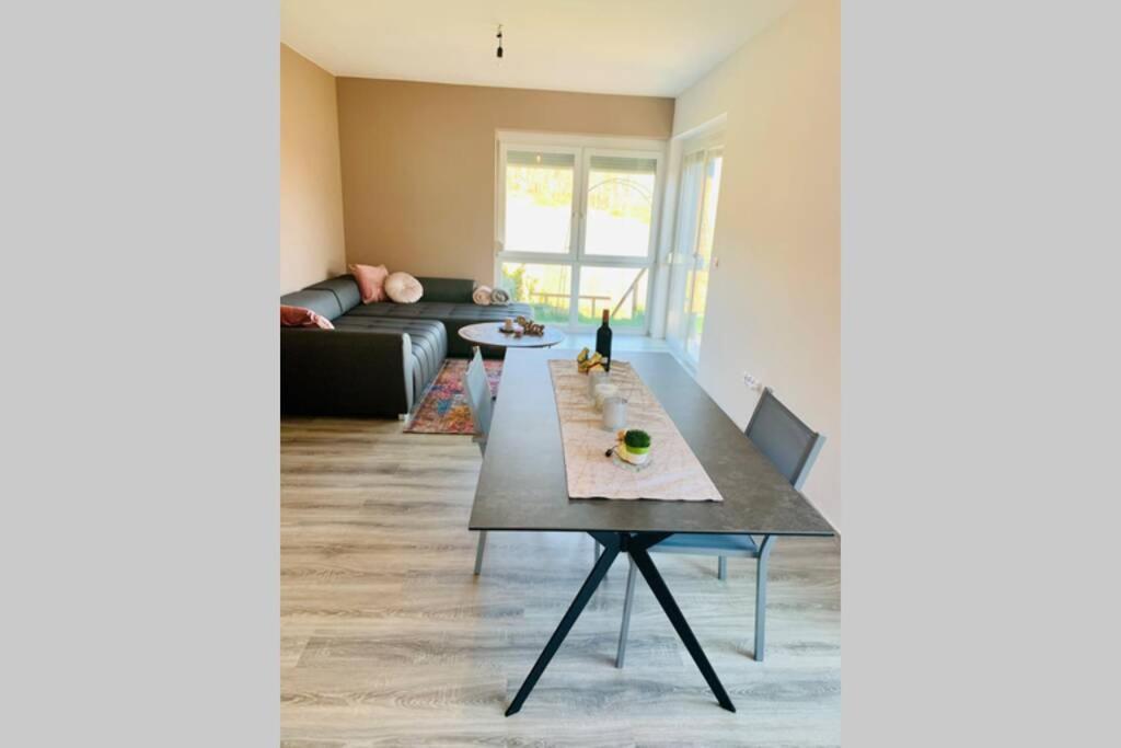 Appartamento Gaestetraum Mit Wunderschoenem Ausblick Und Garten Muhldorf Bei Feldbach Esterno foto