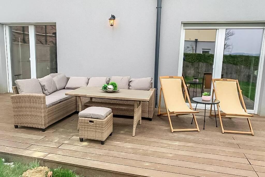 Appartamento Gaestetraum Mit Wunderschoenem Ausblick Und Garten Muhldorf Bei Feldbach Esterno foto